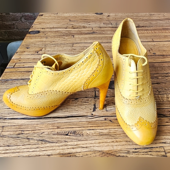 Cole Haan | Oxford Lace Up Nike Air Booties - Picture 2 of 4